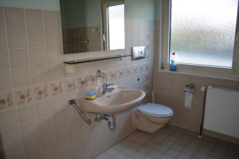 EG: Bad mit Wanne/Dusche Einfamilienhaus Gronau (Leine)