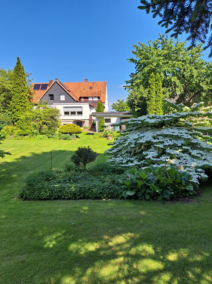 Gartenseite Doppelhaush�lfte Elze