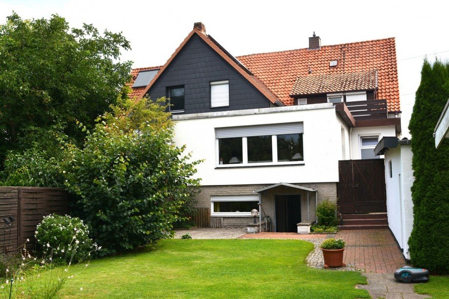 Westansicht Doppelhaush�lfte Elze